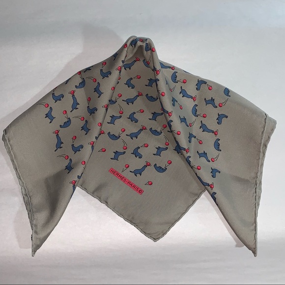 HERMÈS gray silk gavroche scarf  with playful blue seals with red ball motif - Picture 8 of 8